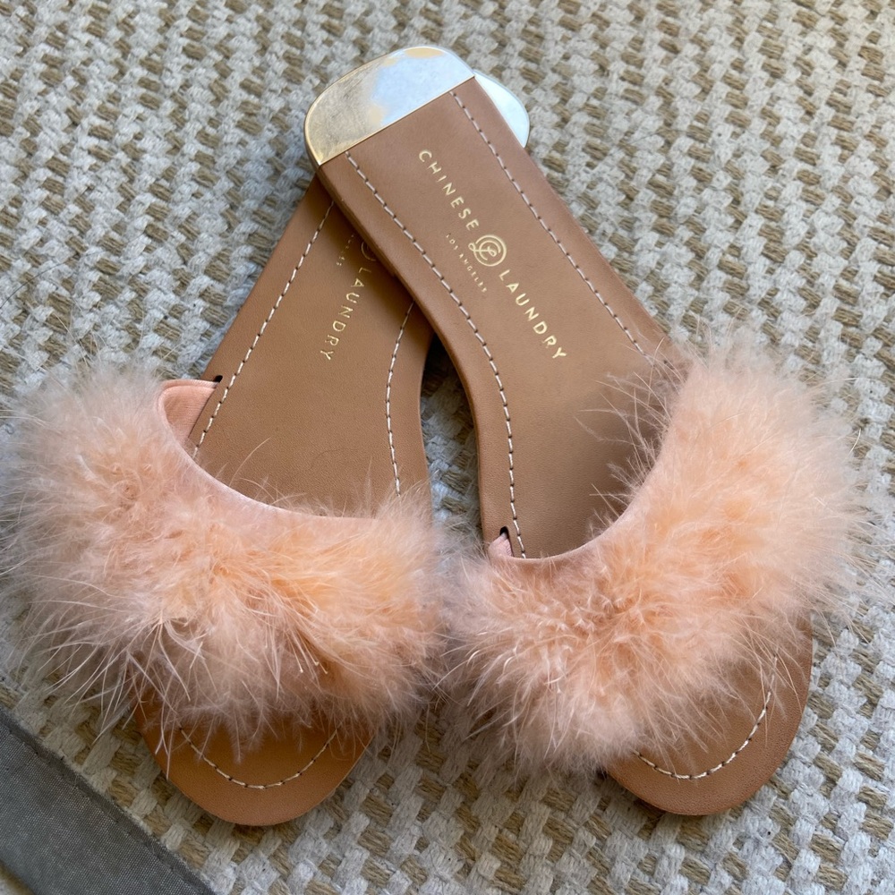 Chinese Laundry Zoey Feather Blush Pink Slide Sandals Size 7